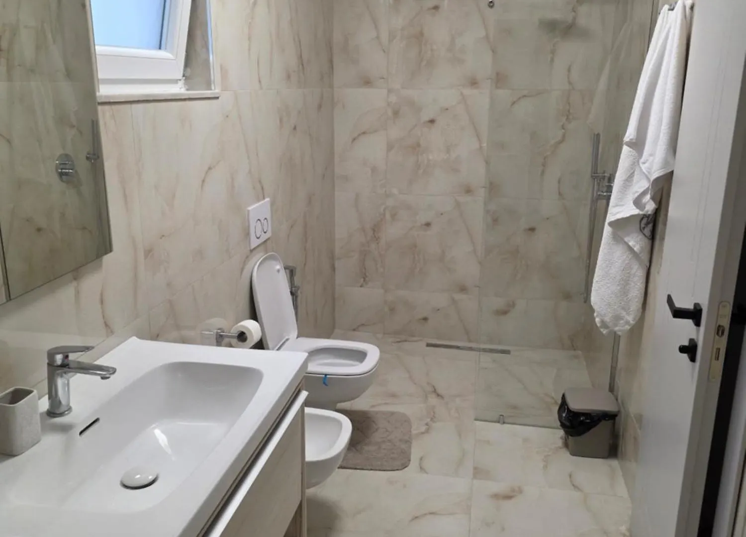 Twoviews Apartements 1 Tirana 0*,  Albania